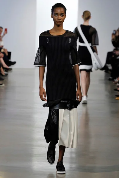 Look 18